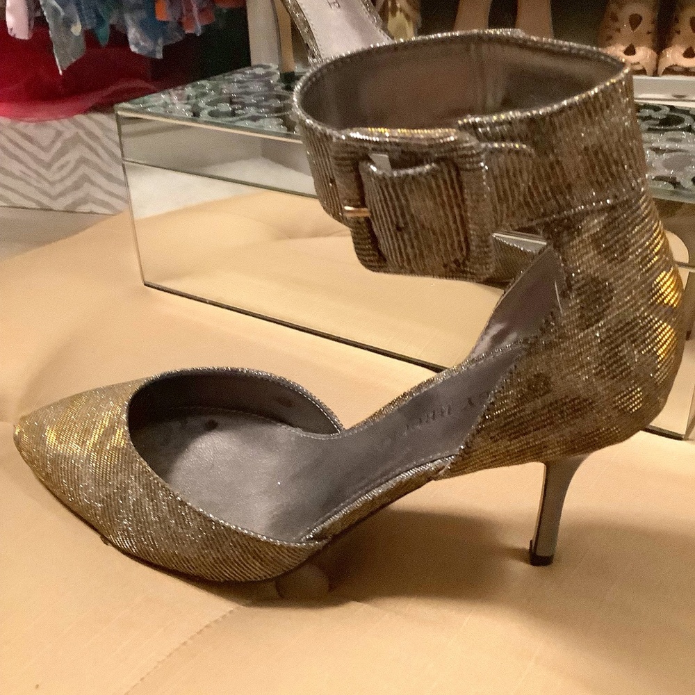New Audrey Brooke Animal Print Shimmer Pump